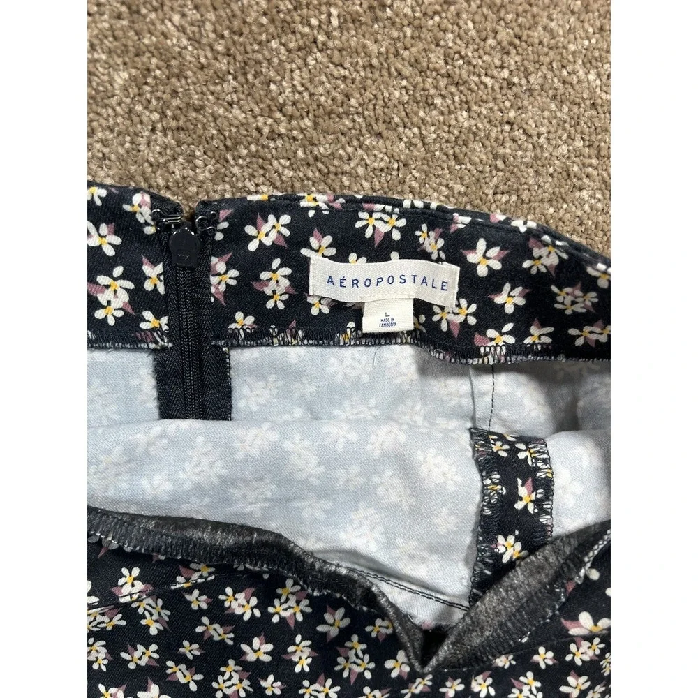 Aeropostale Black Floral Daisy Pleated Mini Skirt Junior's Size Large‎